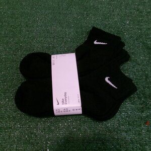 Nike everyday socks